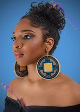 Load image into Gallery viewer, Attraction Earrings